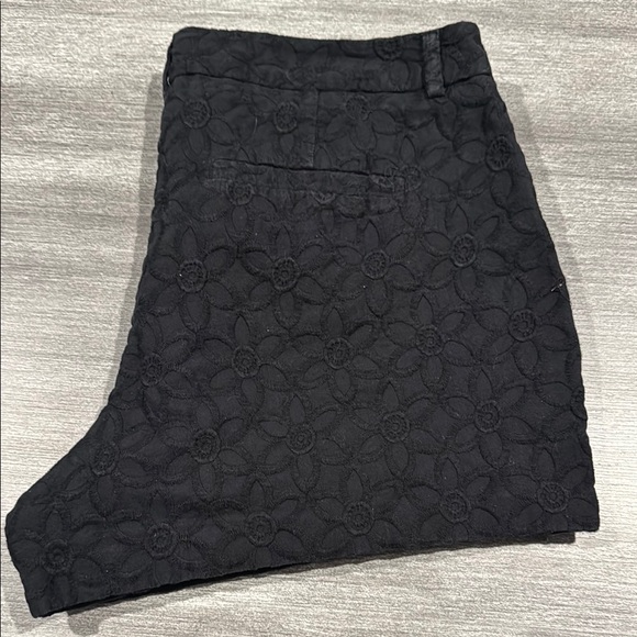 Elle Pants - Elle Black Embroidered Flower Pattern Shorts